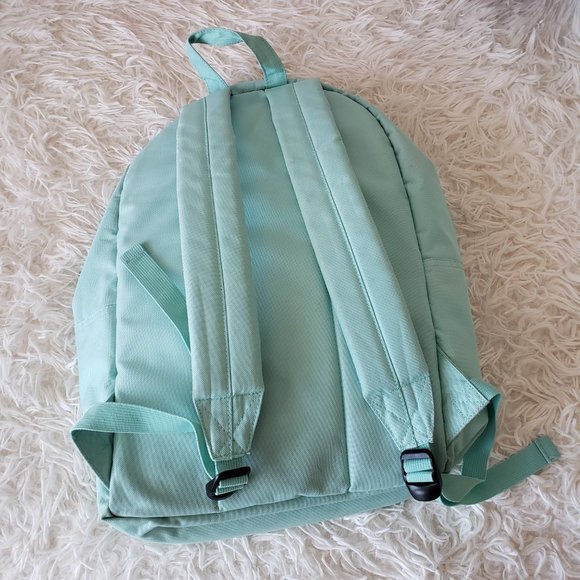 WillLand Outdoors - University of Manitoba Travel Backpack - Picture 2 of 10